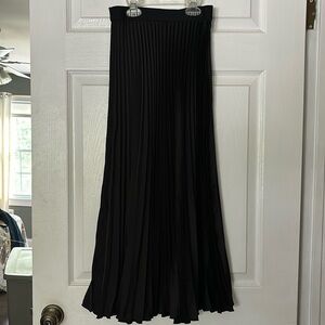 Black pleated skirt